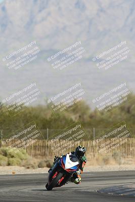 media/Oct-30-2025-Racers Edge (Thu) [[dabbdaf680]]/3-B Group/Session 2 Turn 2/